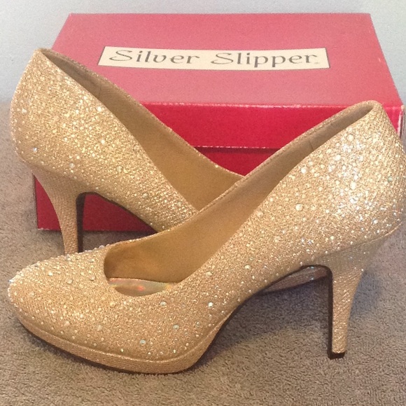 Like new sparkly gold heels - Picture 3 of 6